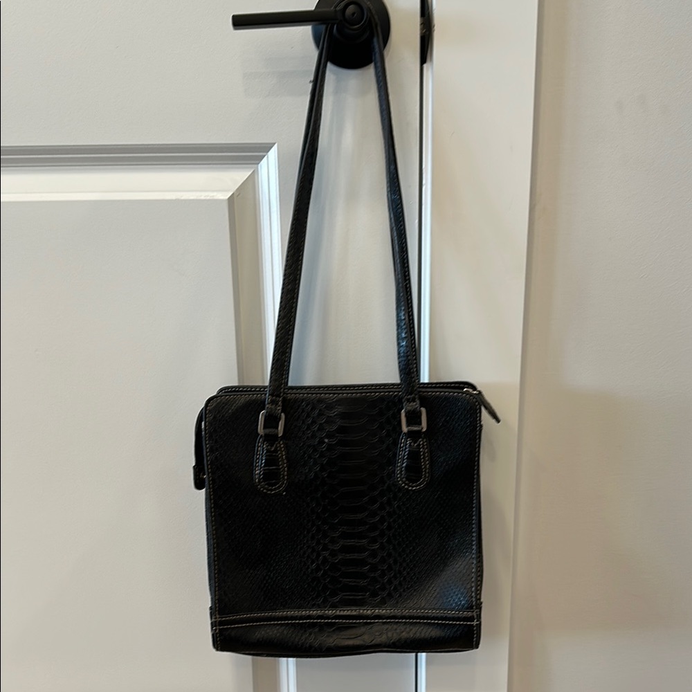 2/$20 PURSE Liz Claiborne Snakeskin Black Handbag 3 Sections Pocket Zipper - Picture 4 of 15